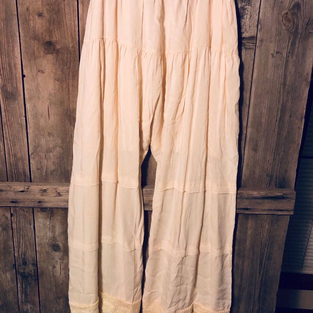 L&B Ruffled pants - Picture 3 of 6